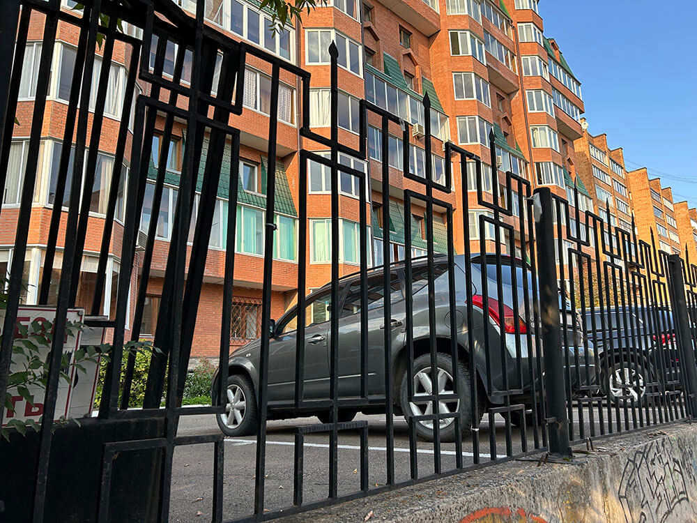 Ограждения и заборы